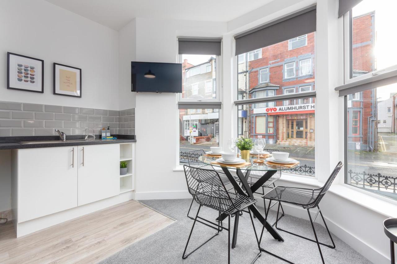 Charles Alexander Short Stay - Charnley House Apartments Blackpool Eksteriør billede